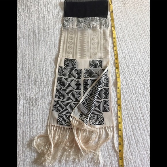 EUC Echo multi paneled oblong silk scarf w/fringes - Picture 7 of 8